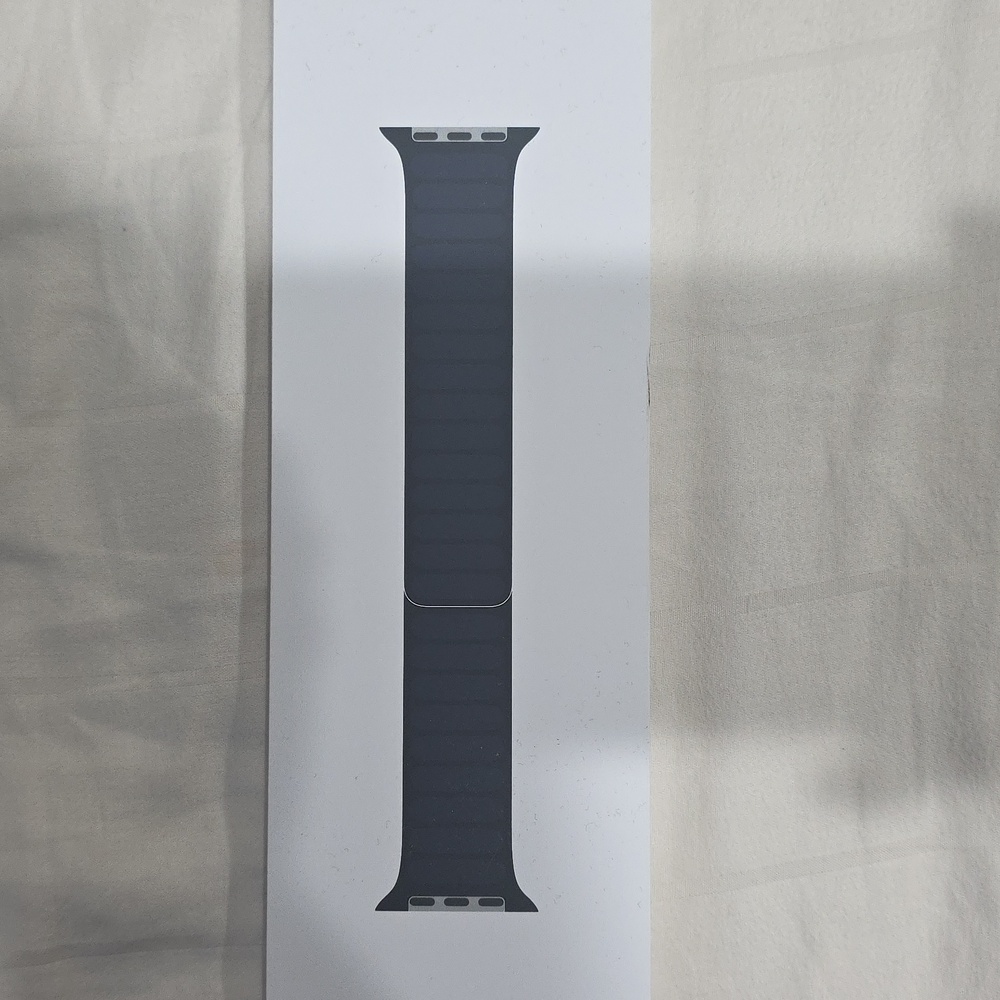 Apple Watch 46mm BLACK MAGNETIC LINK M/L MENS-NEW. UNOPENED BOX